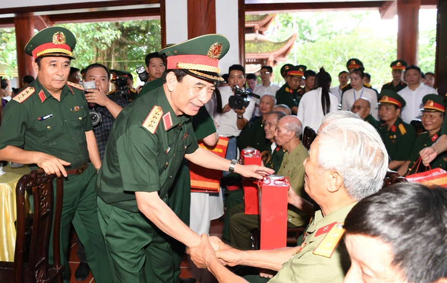 Đoàn công tác Quân ủy Trung ương, Bộ Quốc phòng tri ân trên địa bàn tỉnh Thái Nguyên